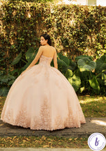 Cargar imagen en el visor de la galería, Hermoso Vestido Blush con Capa para Quinceañeras .
