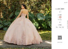 Cargar imagen en el visor de la galería, Hermoso Vestido Blush con Capa para Quinceañeras .
