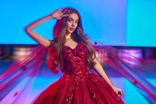 Cargar imagen en el visor de la galería, Vestido Rojo y Flores 3D  con Capa para Quinceañera
