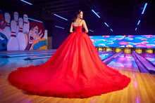 Cargar imagen en el visor de la galería, Vestido Rojo con Corsette al frente y Transparencia para Quinceañera.
