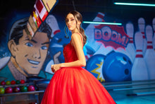 Cargar imagen en el visor de la galería, Vestido Rojo con Corsette al frente y Transparencia para Quinceañera.
