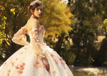 Cargar imagen en el visor de la galería, Vestido Color Ivory y Palo de Rosa  con Flores para tu Quinceañera.
