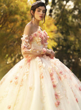 Cargar imagen en el visor de la galería, Vestido Color Ivory y Palo de Rosa  con Flores para tu Quinceañera.
