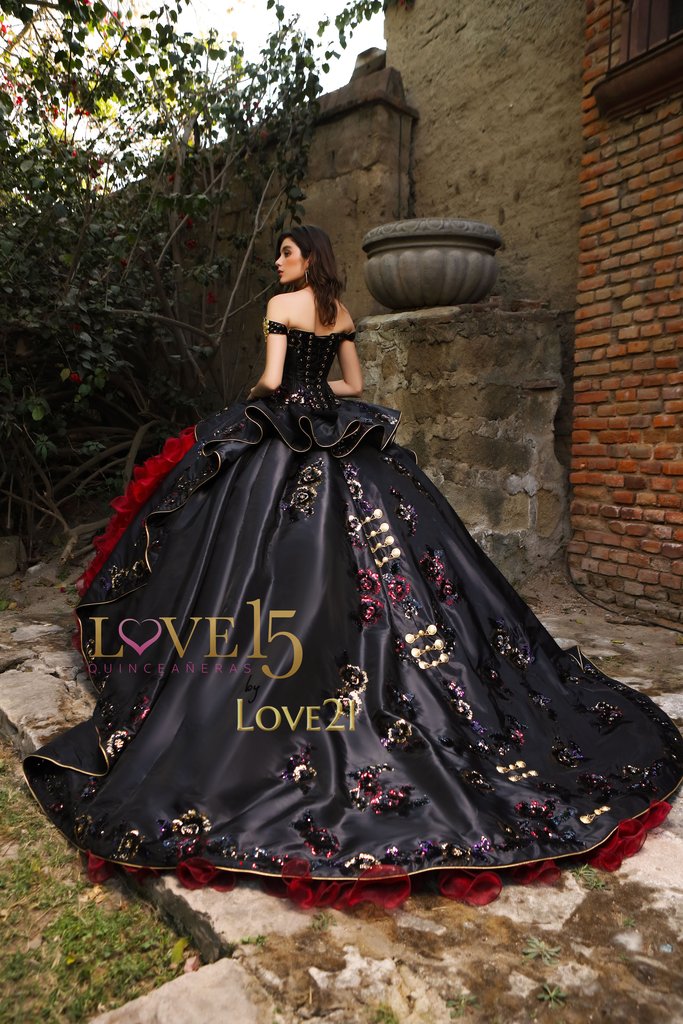 Vestido para XV Negro con Rojo tipo Flamenco de XV