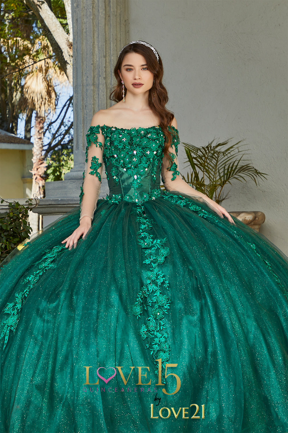 Vestido Verde Esmeralda  con Manga Larga Caida al Hombro para Quinceañeras