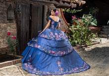 Cargar imagen en el visor de la galería, Vestido Mexicano para Quinceañera Azul Rey. Ulitmas piezas 50+10%OFF
