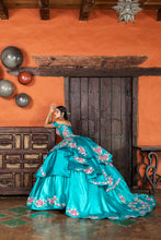 Cargar imagen en el visor de la galería, Vestido Mexicano Verde Esmeralda para Quinceañera. Ultima  pieza talla 9 50+10% OFF
