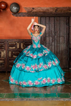 Cargar imagen en el visor de la galería, Vestido Mexicano Verde Esmeralda para Quinceañera. Ultima  pieza talla 9 50+10% OFF
