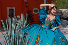 Cargar imagen en el visor de la galería, Hermoso Vestido Jade tipo Mexicano para tu Quinceañera
