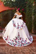 Cargar imagen en el visor de la galería, Hermoso Vestido Blanco para Quinceañera Tipo Mexicano
